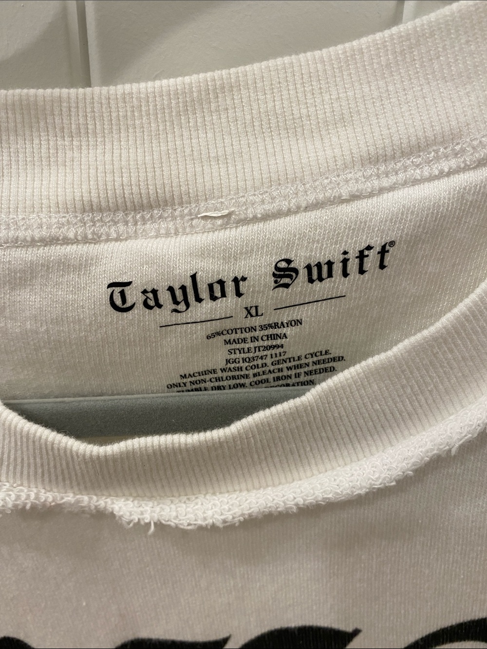 Taylor Swift White Distressed 'REP' Long Sleeve Sweatshirt Reputation - Picture 2 of 3